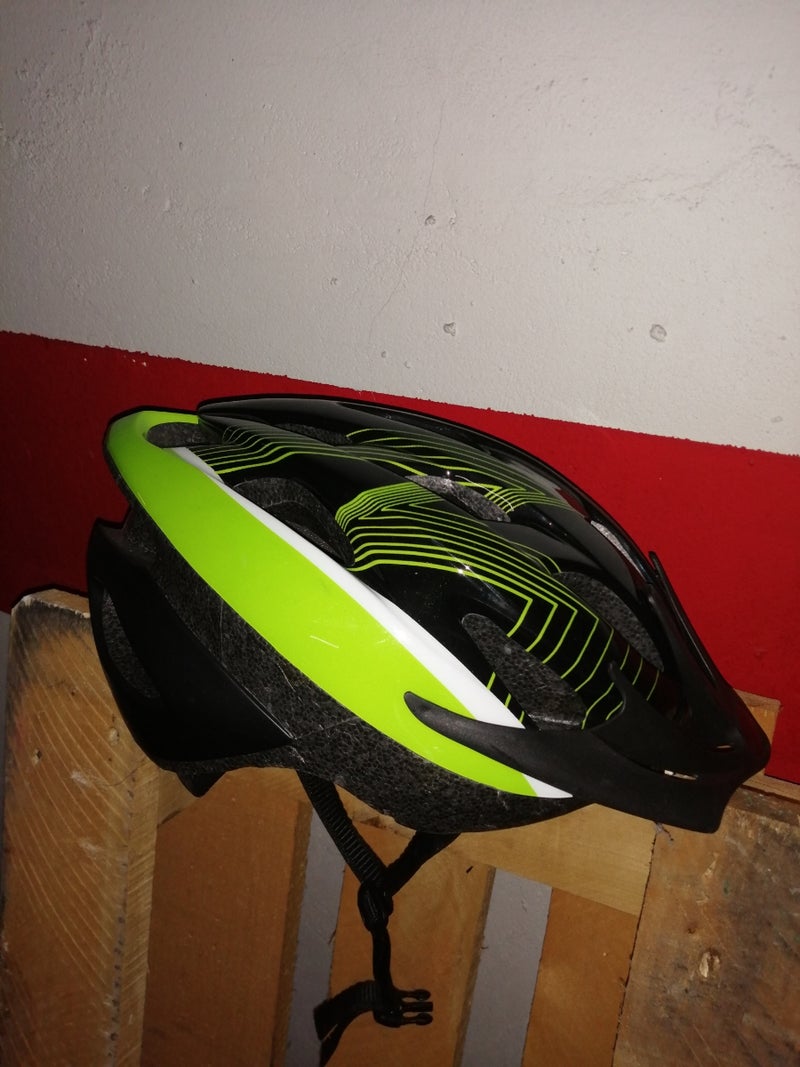 2 Cascos nuevos para bicicleta y patinetes 