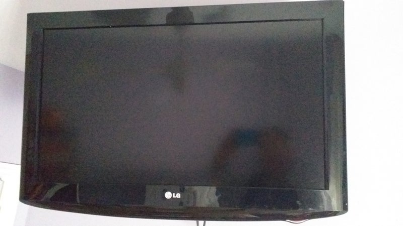 32'' LG H2000 Televisor y mando en perfecto estado