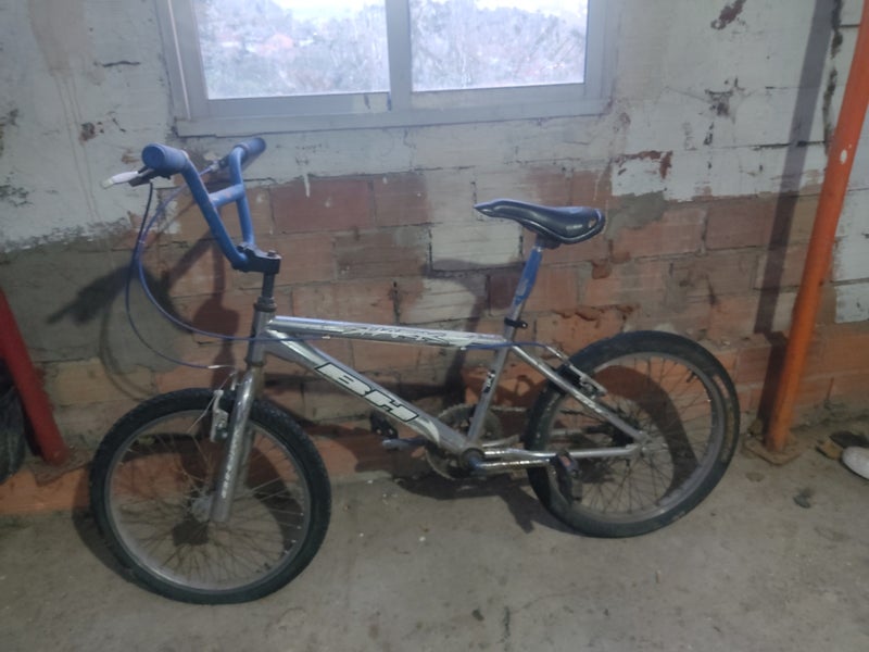 bicicleta BMX marca BH