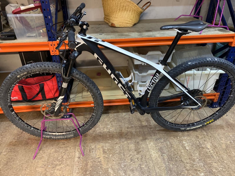 Bicicleta carbono MTB 
