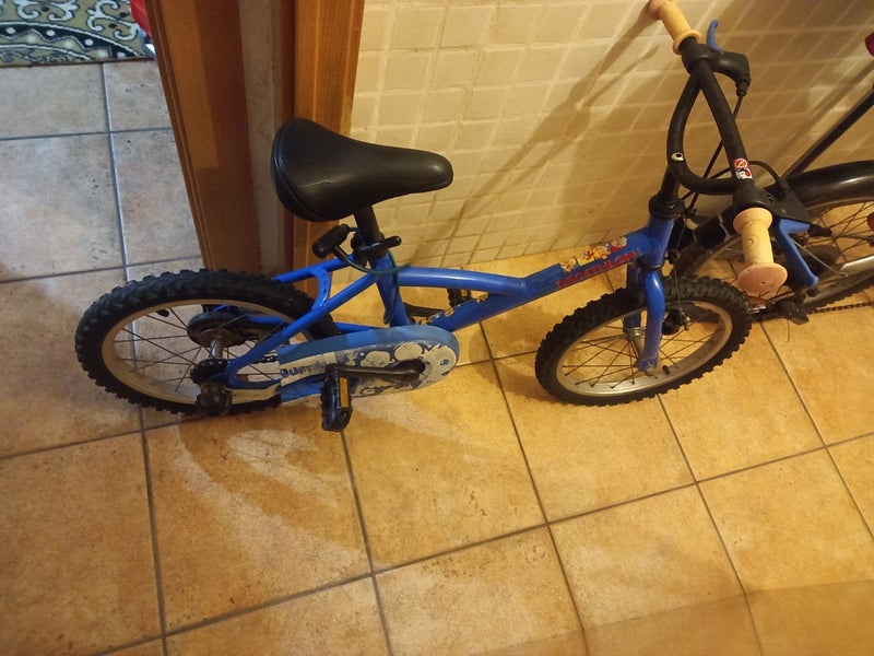 bicicleta de 3 años a 7 . 15€