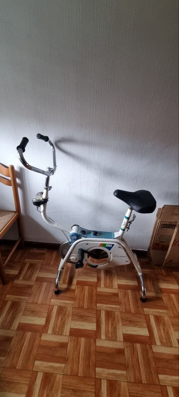 Bicicleta estática antigua
