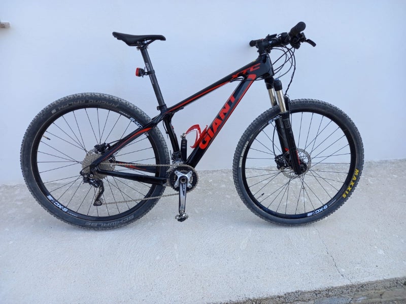 Bicicleta Giant de carbono de 29