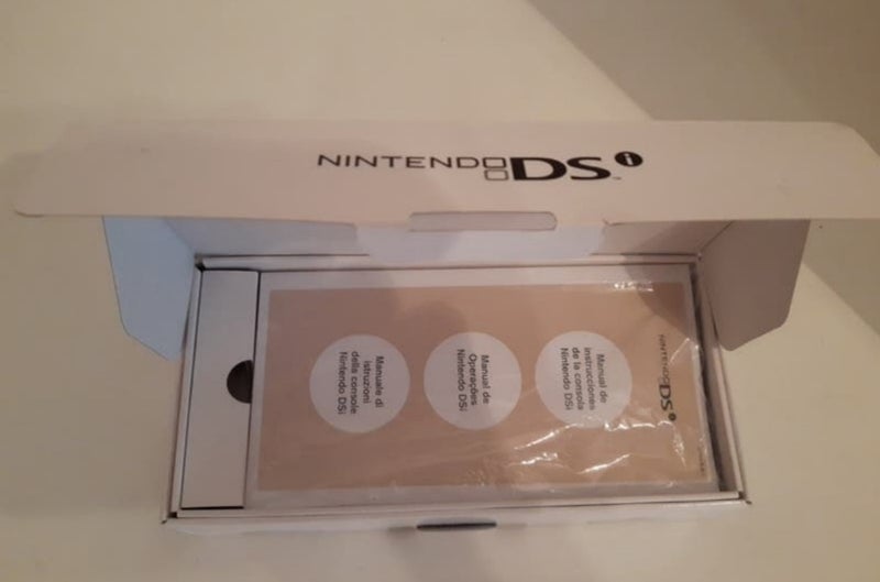 Caja y manuales Nintendo DSi Negra