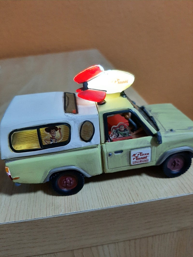 DISNEY ORNAMENTO FURGONETA PLANET EXPRESS ADORNO 