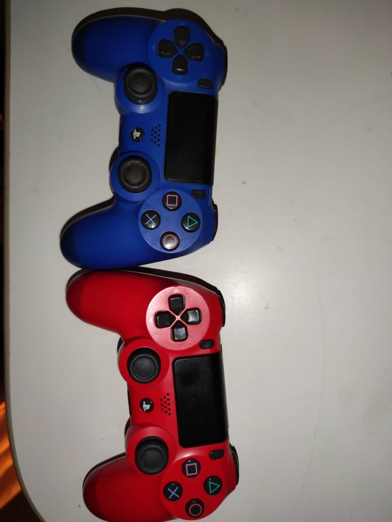 DOS MANDOS PS4