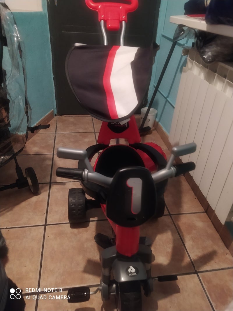 hola viendo una bici de mí hijo