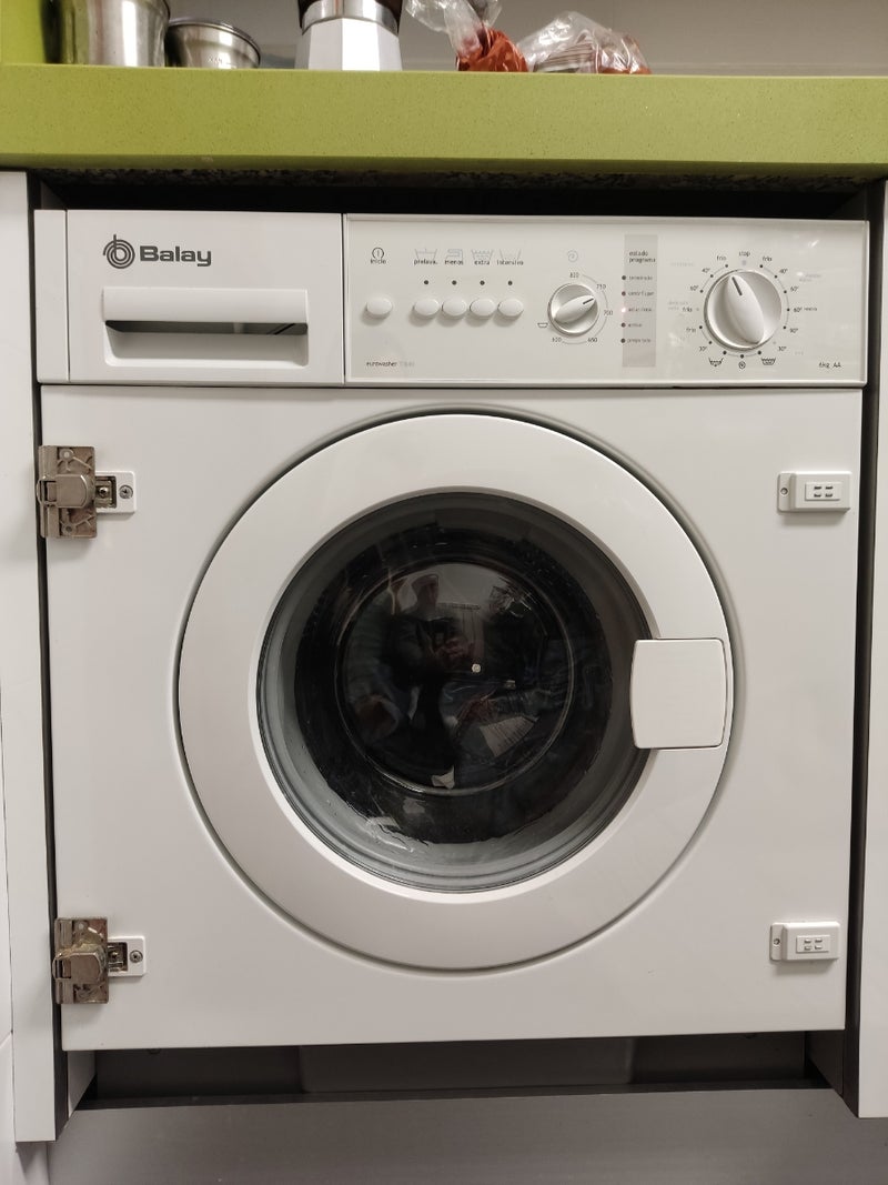 Lavadora integrable Balay 6 kg, 800 rpm.