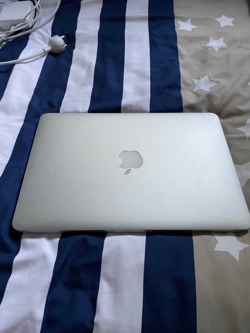Macbook Pro (2015) i5-2,7 Ghz 60 ciclos 8gb 128ssd