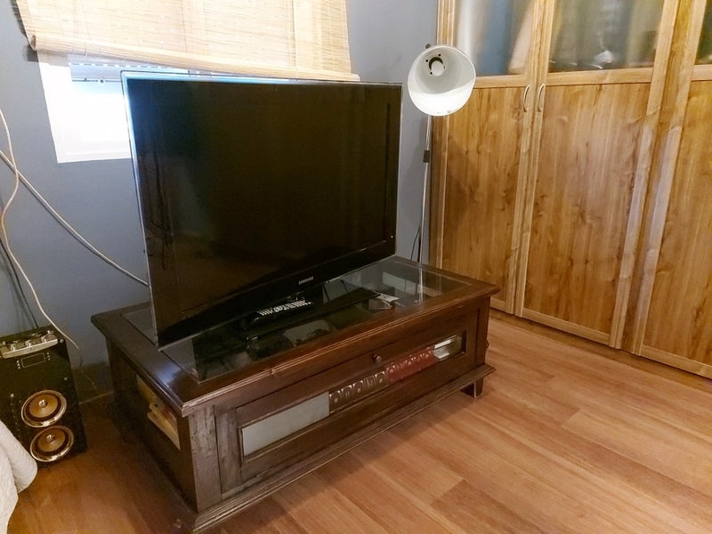 Mesa de centro y TV.40
