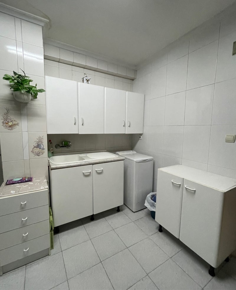 Muebles de cocina, cocina de gas butano y lavadora