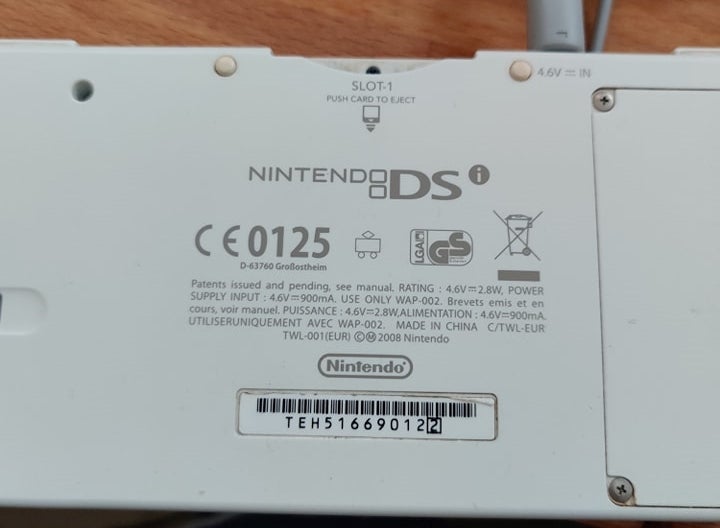  Nintendo DSi + 5 juegos + estuche
