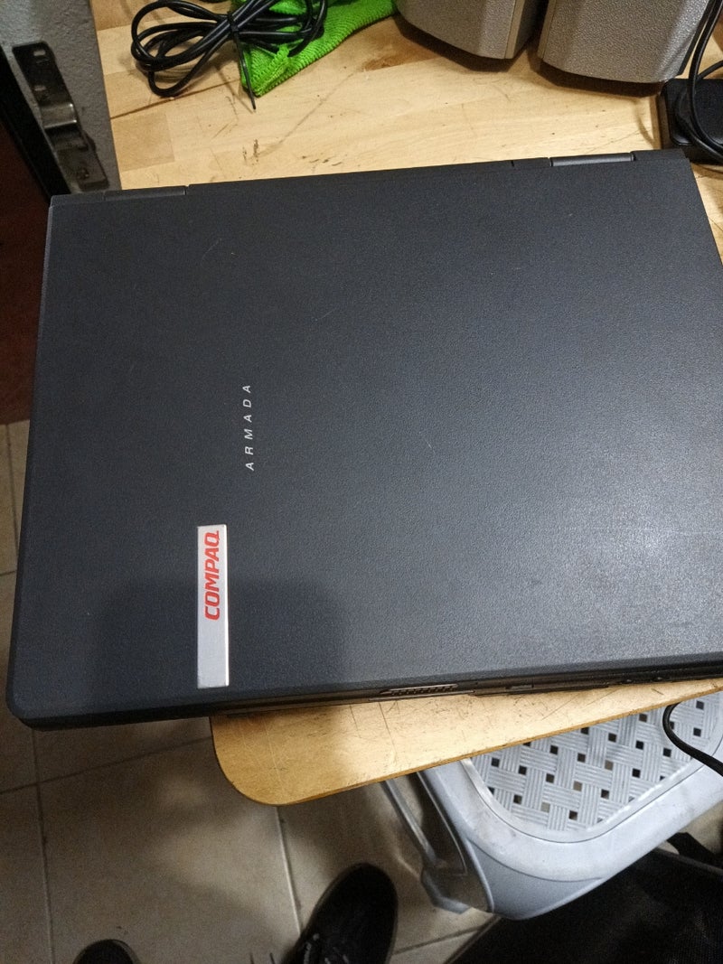 Ordenador portátil compat Armada E500