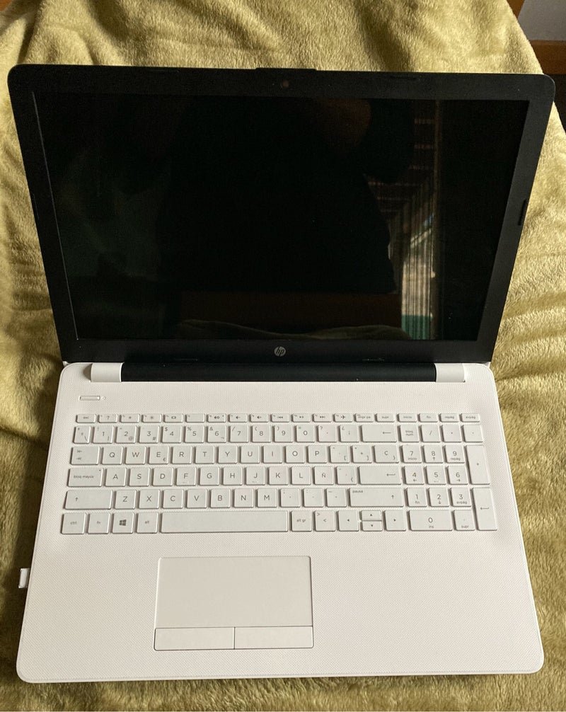 Ordenador portátil HP, modelo 15-BW040NS, año 2018