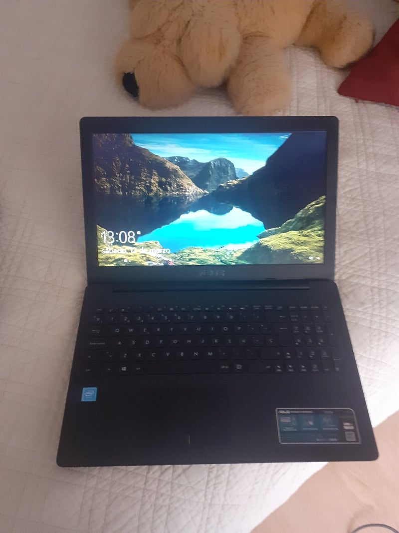 Portátil ASUS F553S