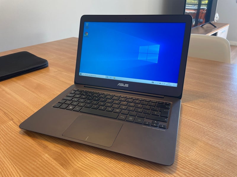 Portátil Asus UX305UA 13,3’ + Funda + cargador