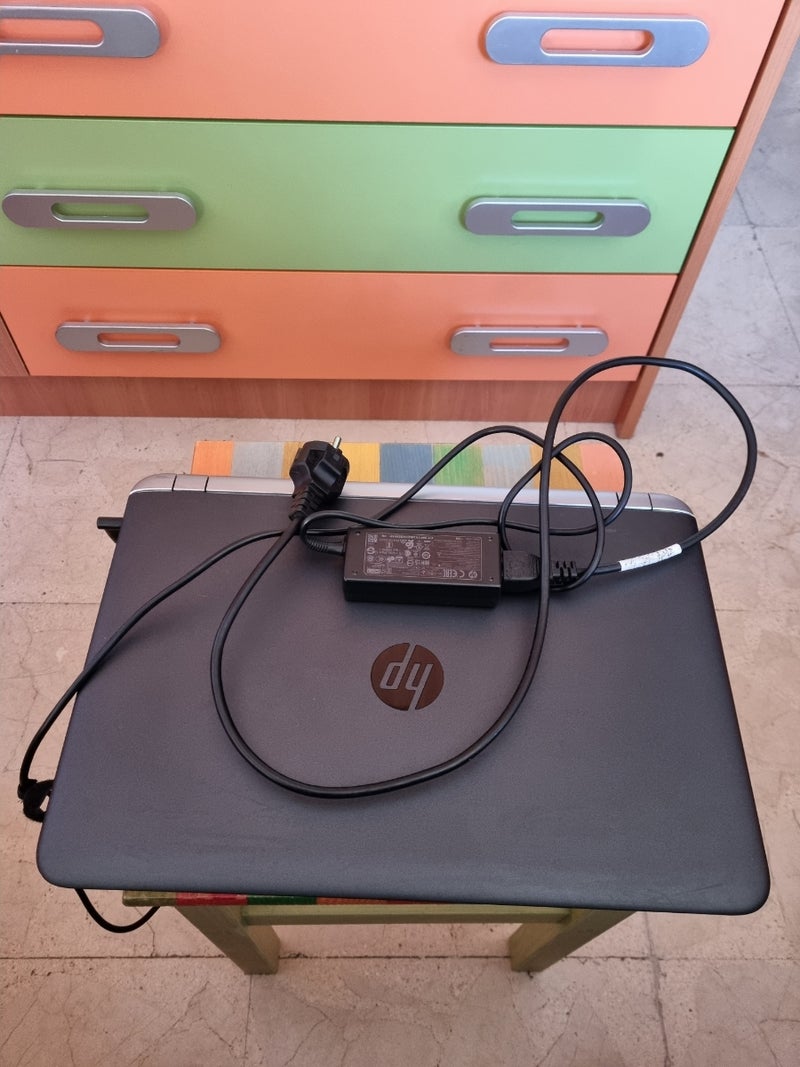 PORTÁTIL HP I5 6° SSD, 8 de RAM