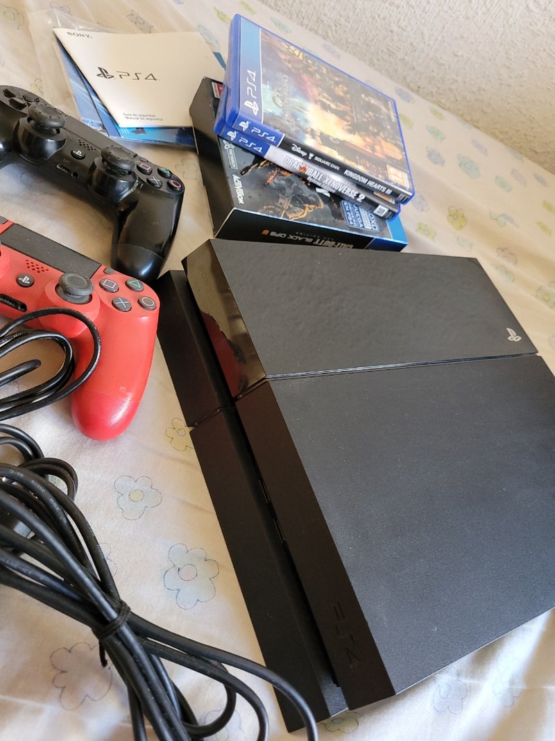 PS4 fat más 2 mandos y juegos