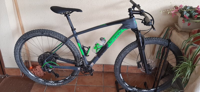 Se vende bicicleta berria bravo