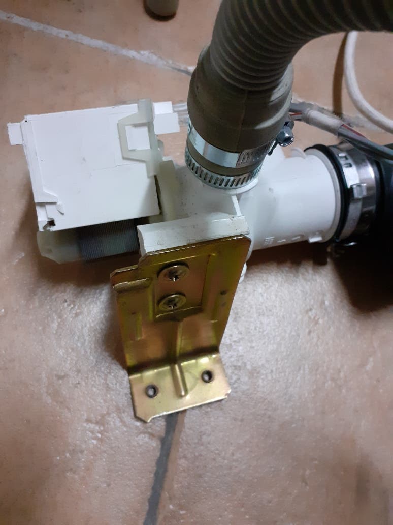 se vende  bomba lavadora 