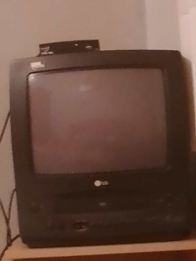 se vende televisión completa 