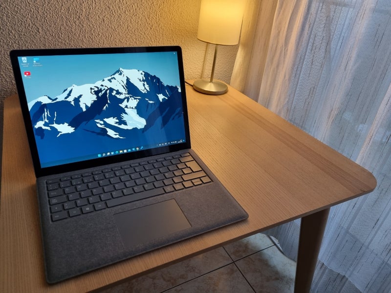 SURFACE LAPTOP 2 CORE i5 8GB RAM
