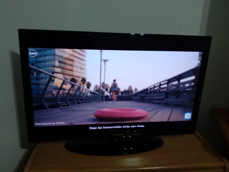 televisión casi nueva 32 pulgadas