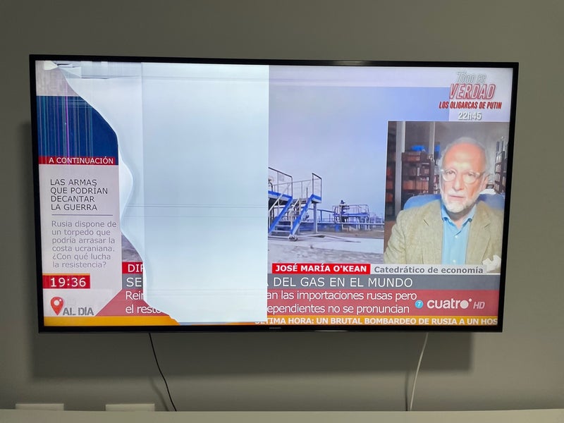 Televisión con pantalla rota