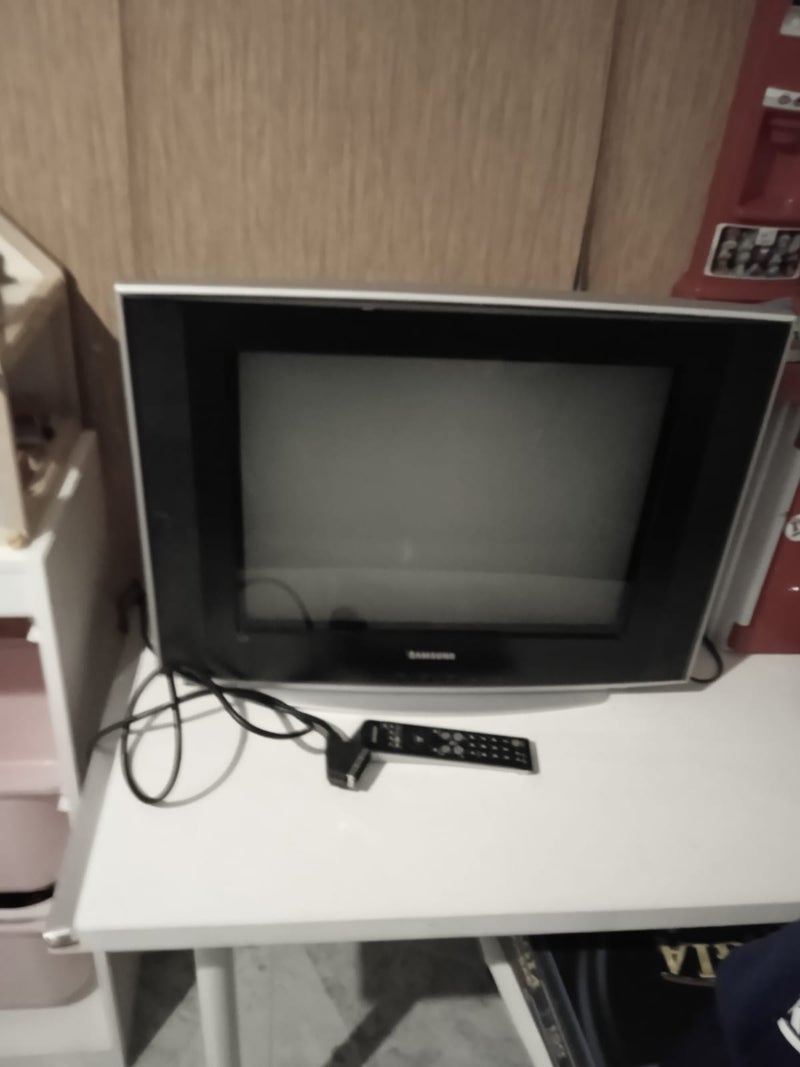 televisión euroconector y mando a distancia nuevo