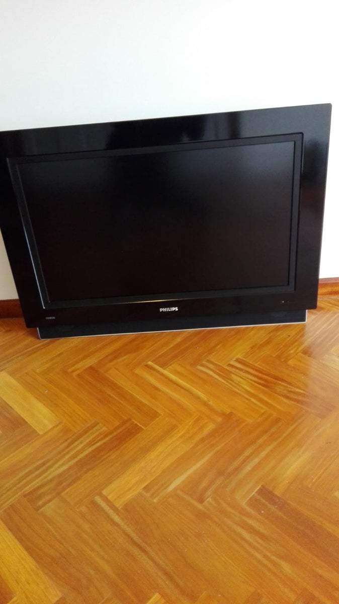 Televisión Philipps con soporte pared
