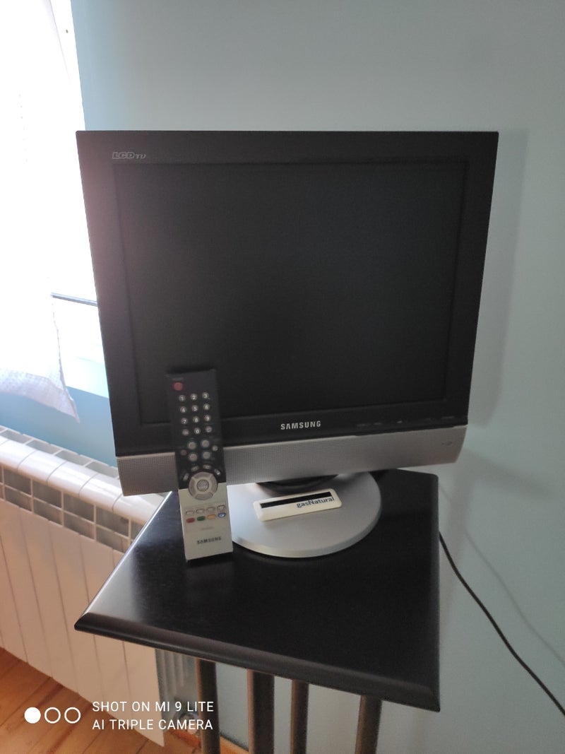 televisión Samsung LCD TV con mando 