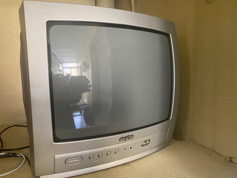 televisor pequeño con soporte
