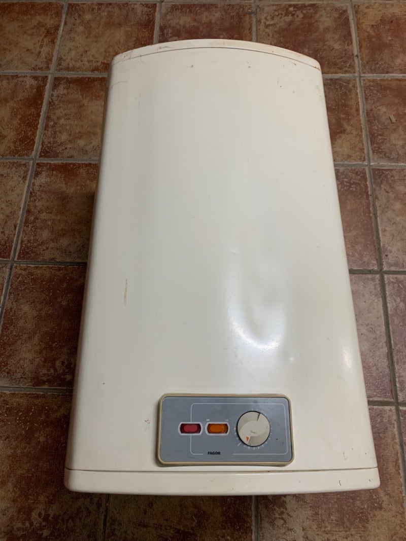 Termo eléctrico,  agua caliente 75 litros