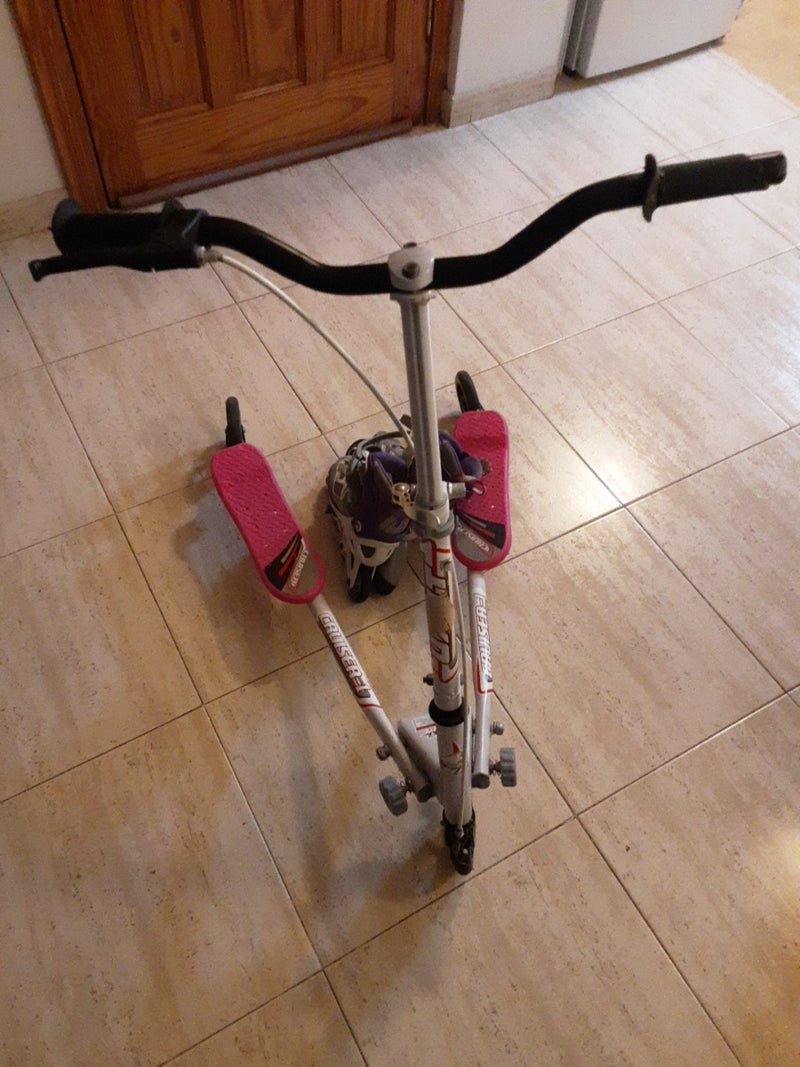 Three Wheels/Hom Com con patines 