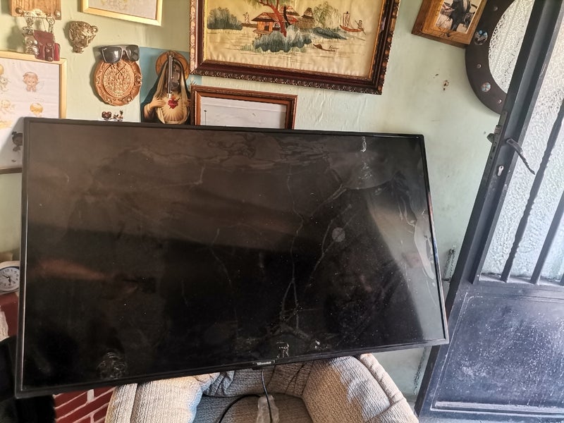 TV 55 pulgadas para piezas o reparar pantalla rota