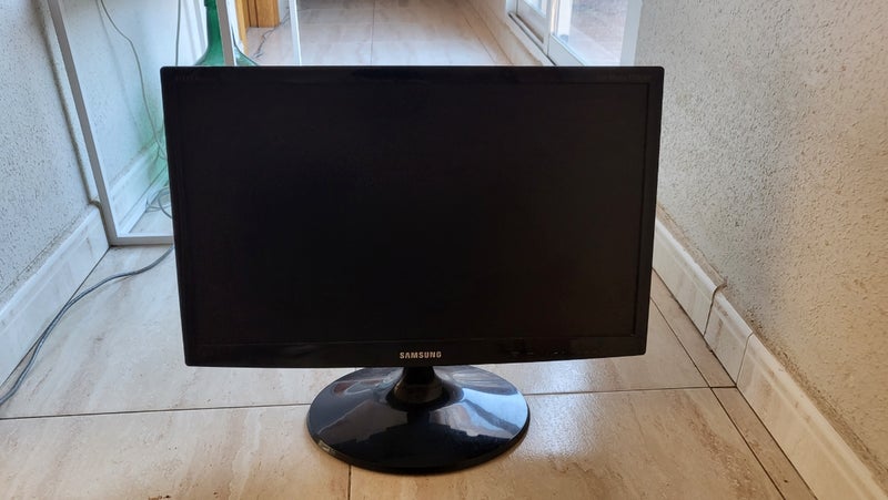 TV Monitor 22