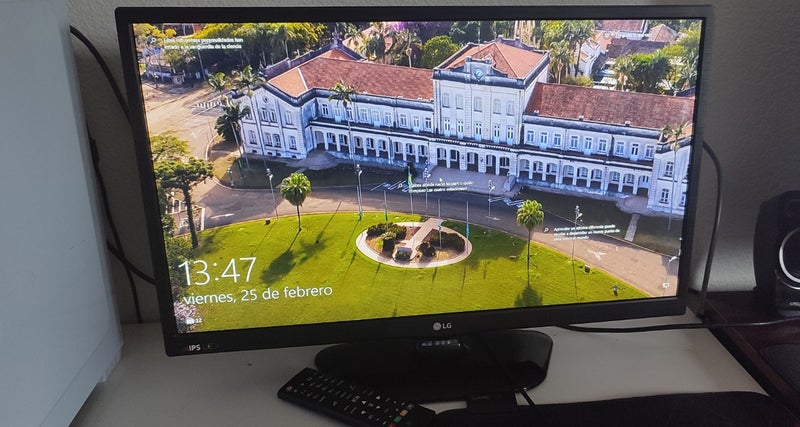 TV/Monitor 24' Full HD, Wi-Fi Black