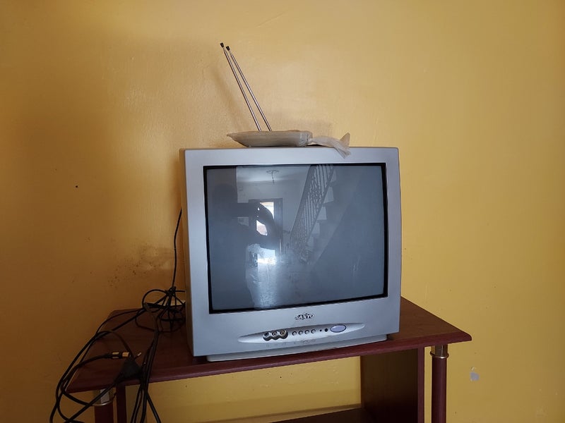 Vendo televisor antiguo.