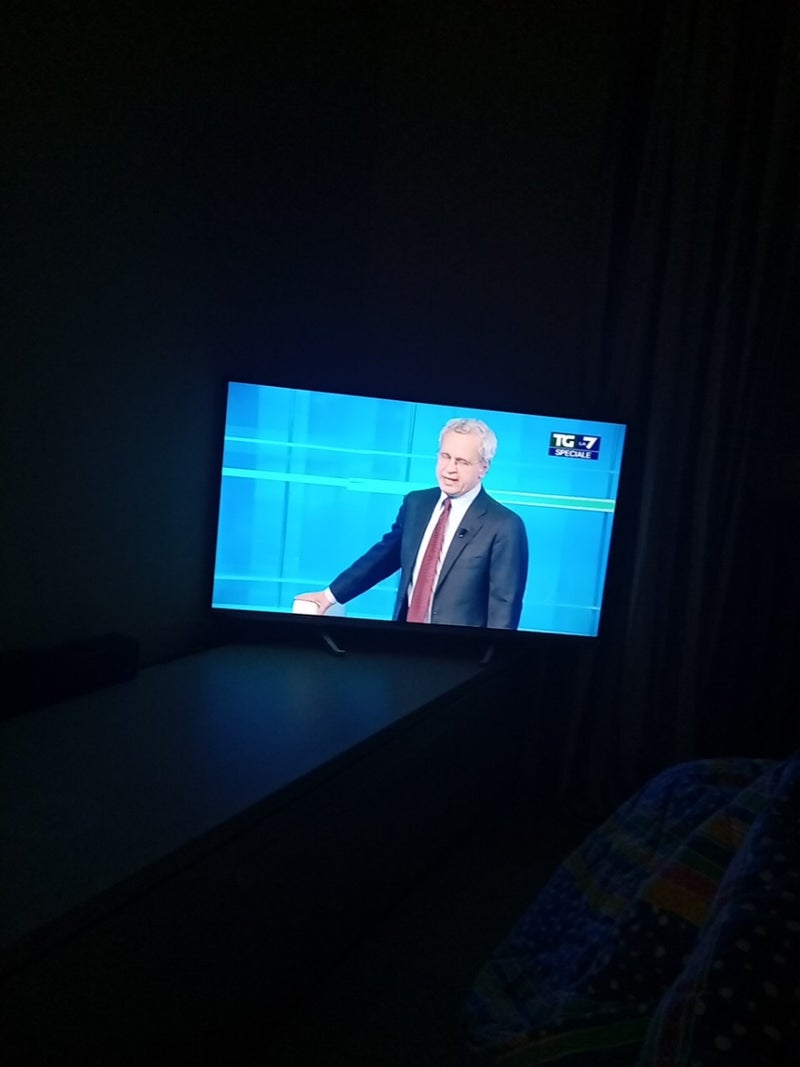 vendo TV  androi manca ok 43 pollici 