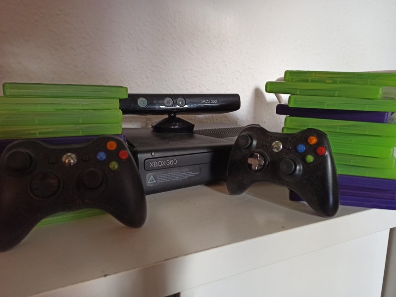 XBOX360 CON KINECT 2 MANDOS y 23 Juegos