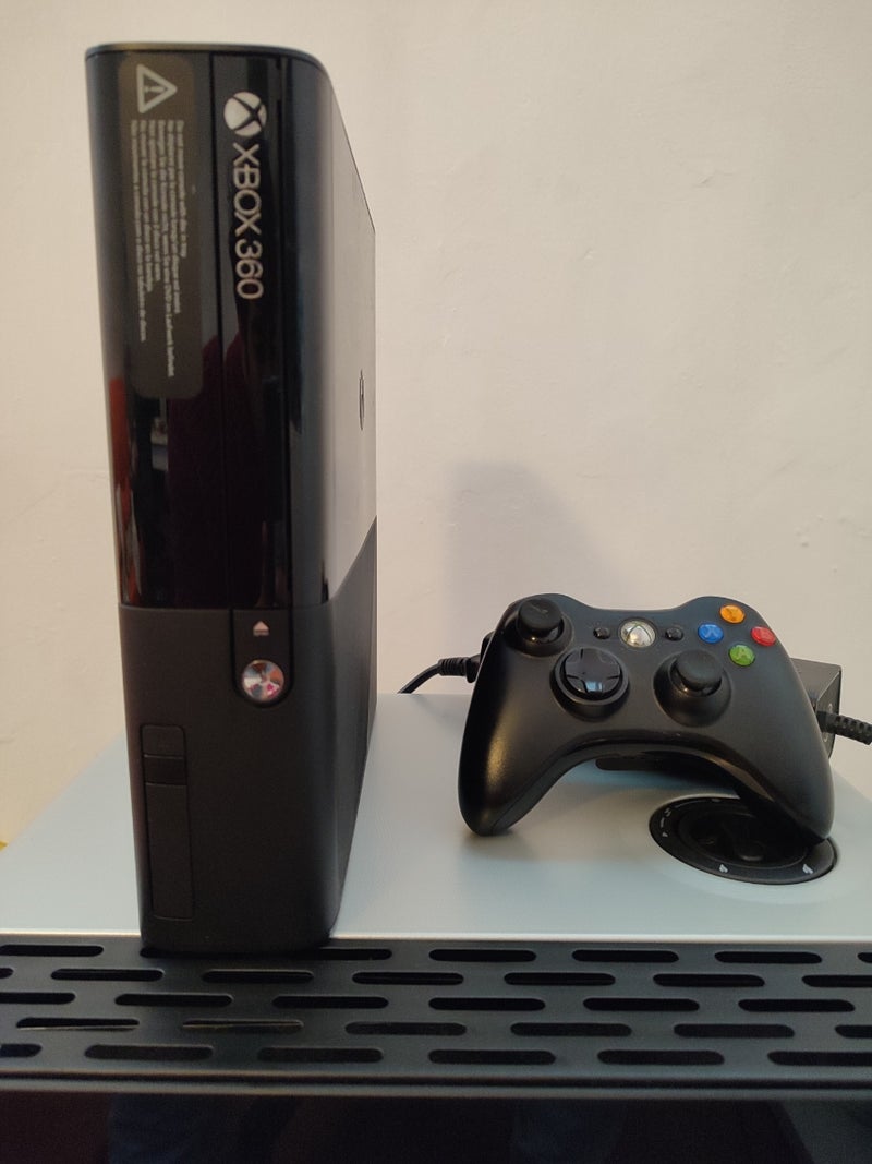 Xbox 360 E súper Slim 