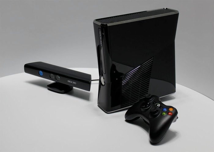 Xbox 360 slim 250GB con mando, kinect y juegos