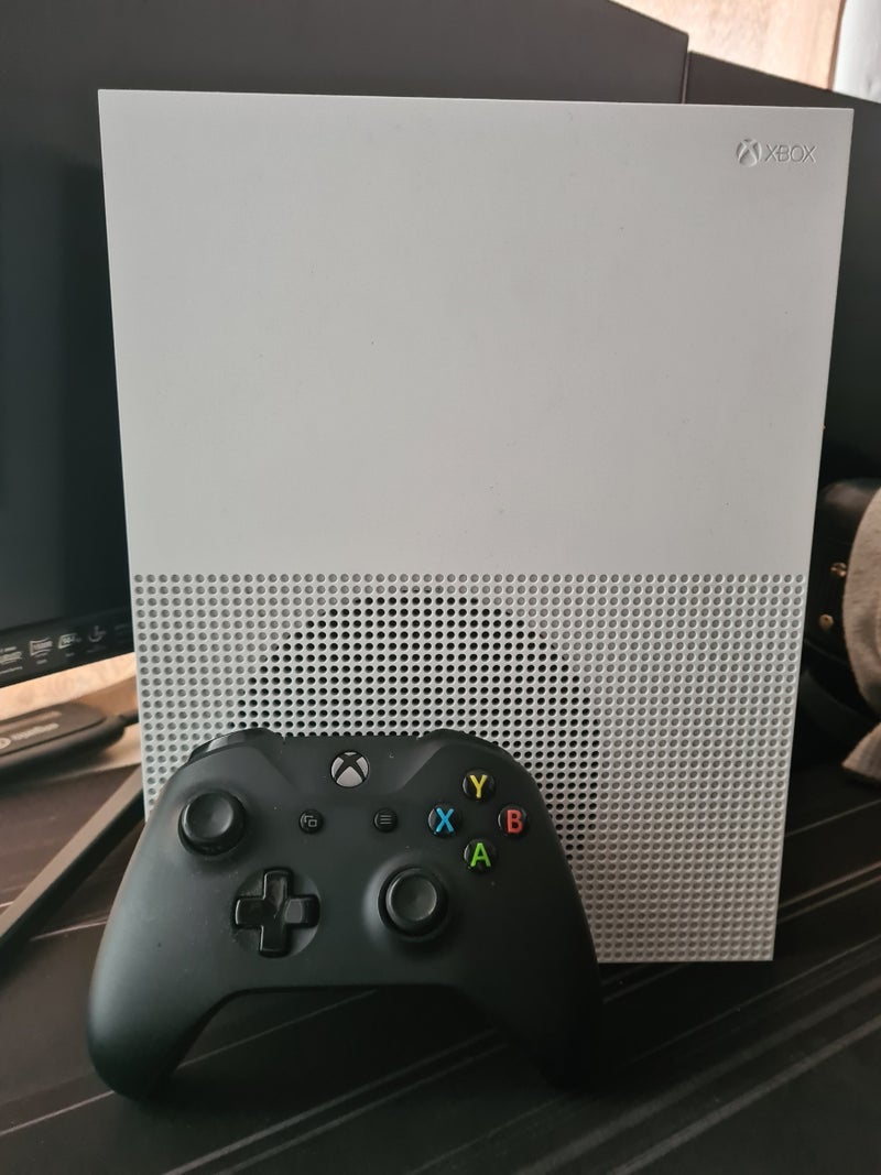 xbox one s  1TB con mando