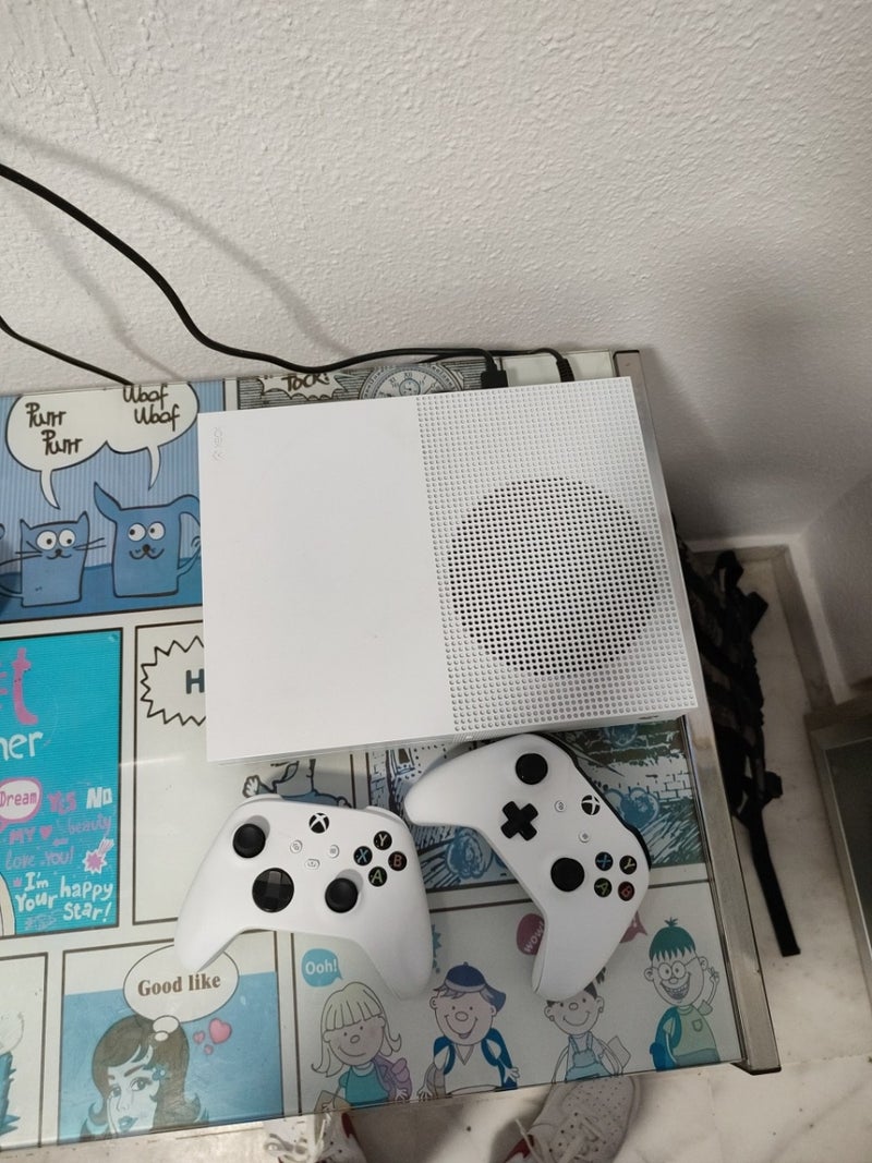 Xbox One S + 2 Mandos + 4 Juegos