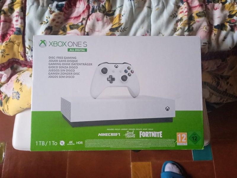 Xbox one s all digital + 1 mando 