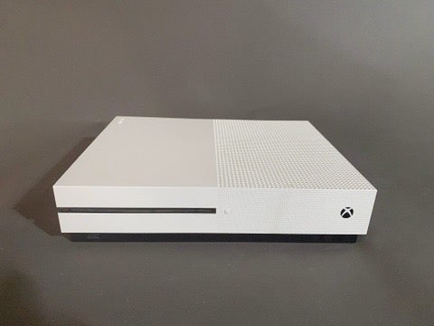 XBOX ONE S ( sin mando)