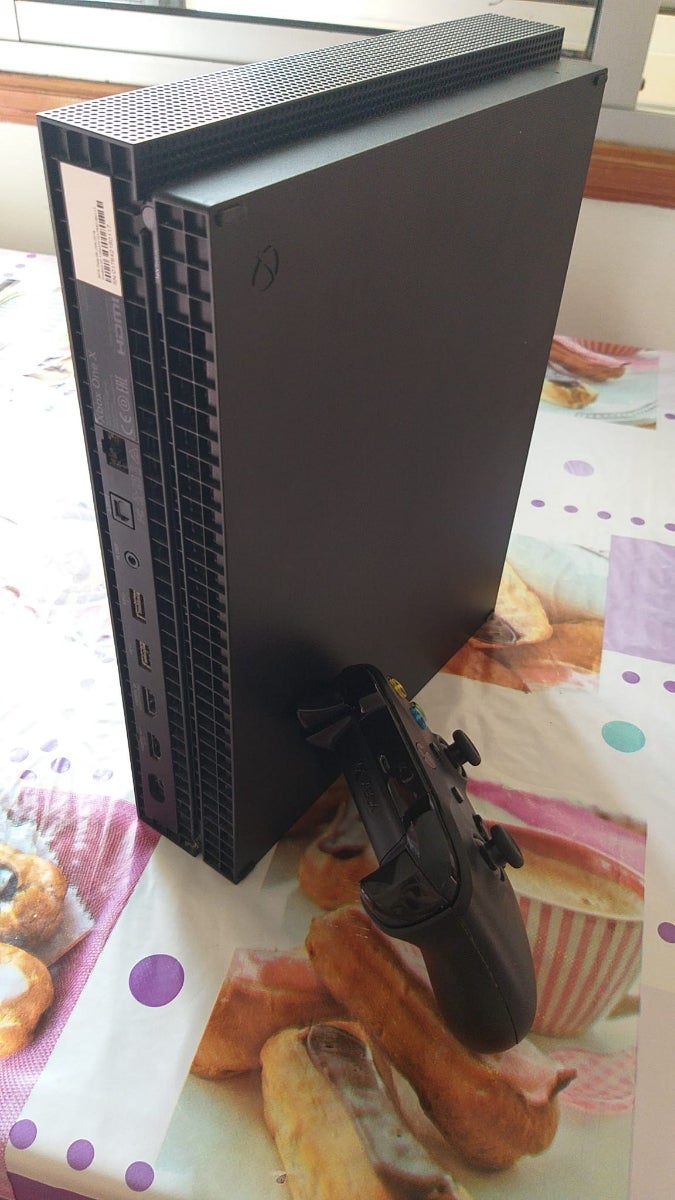 XBox one X consola