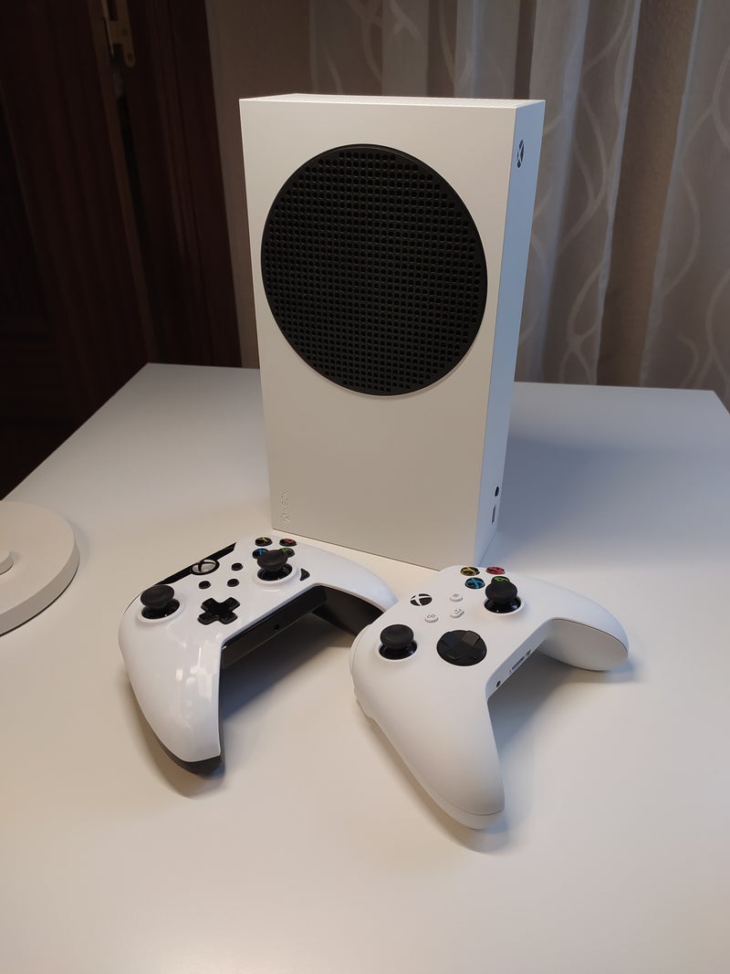 XBOX Serie S, 2 mandos, 2 meses Game Pass Ultimate