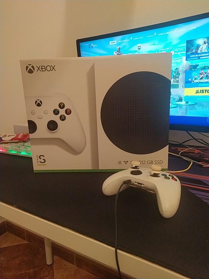 Xbox Series s +Mandó con palanca y control freak 